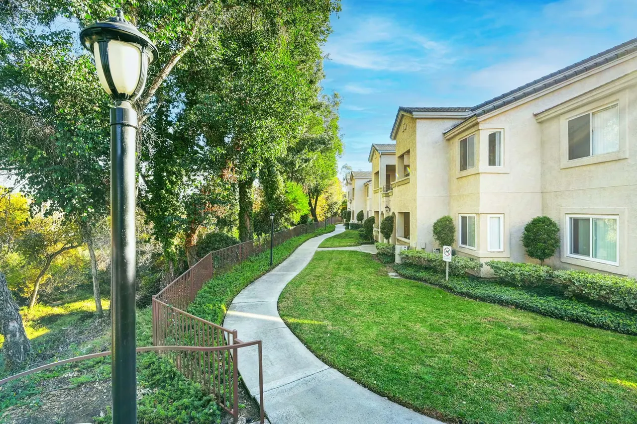 Elán Riverwalk Apartments