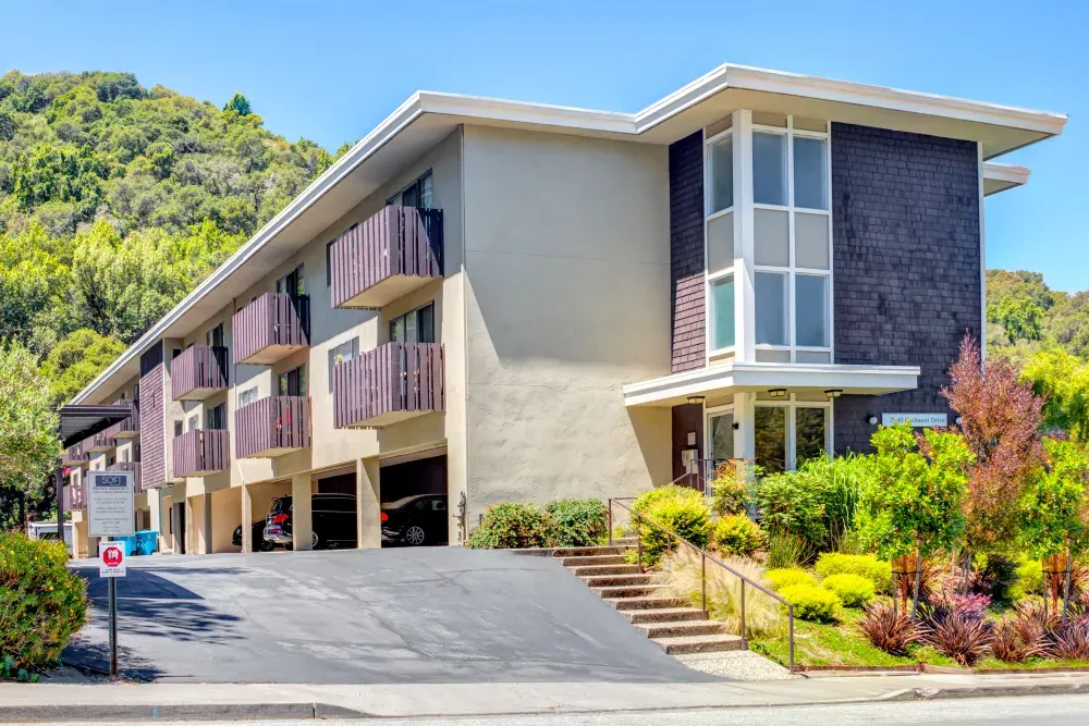 Carlmont Heights Apartments