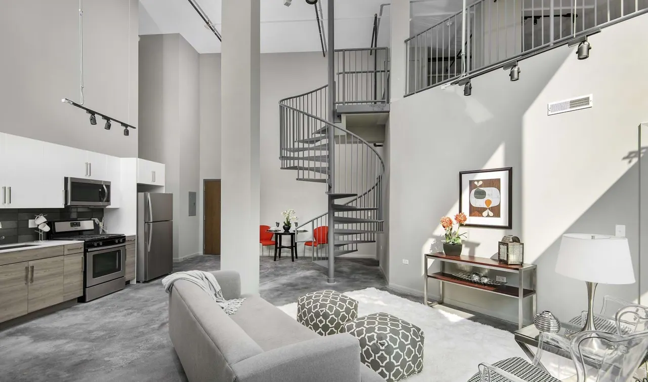 1241 N Milwaukee Apartments