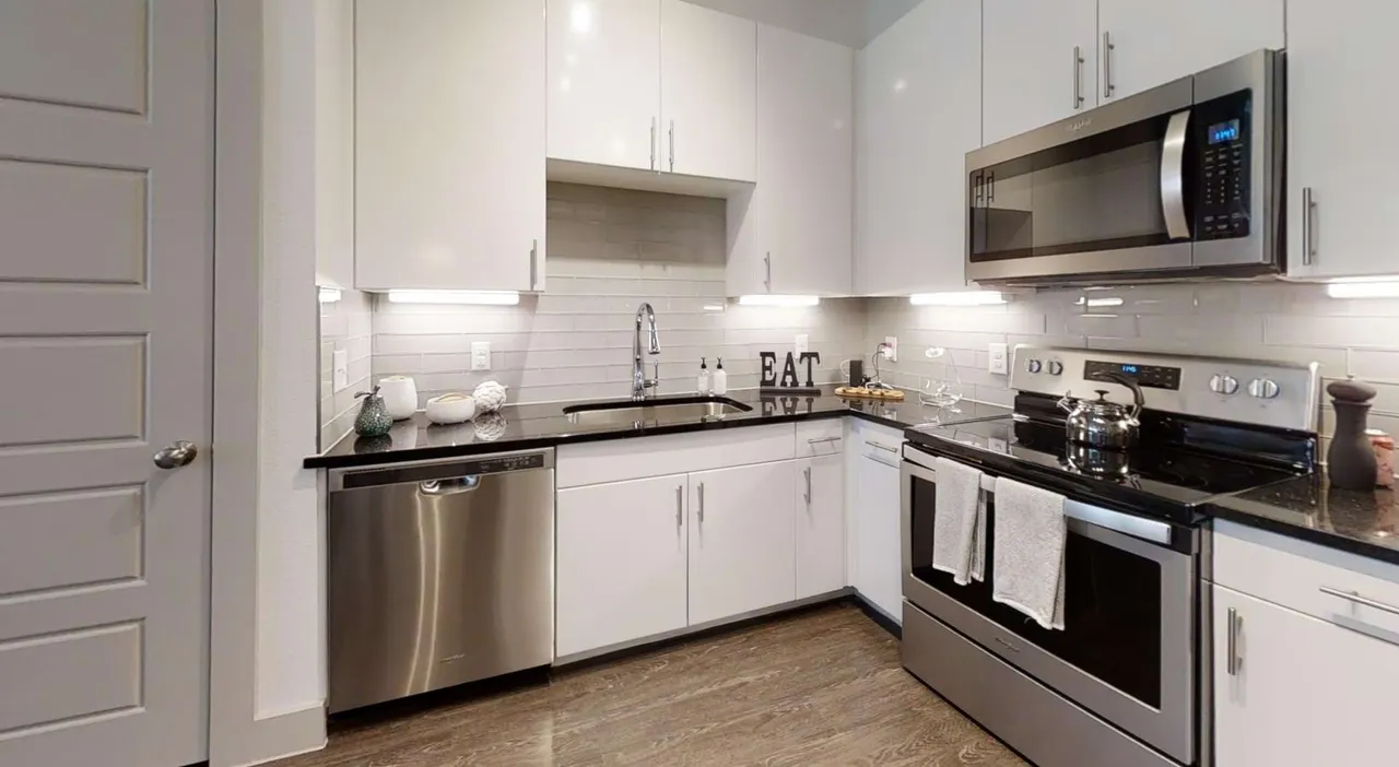 Reveal at Bayside Apartments