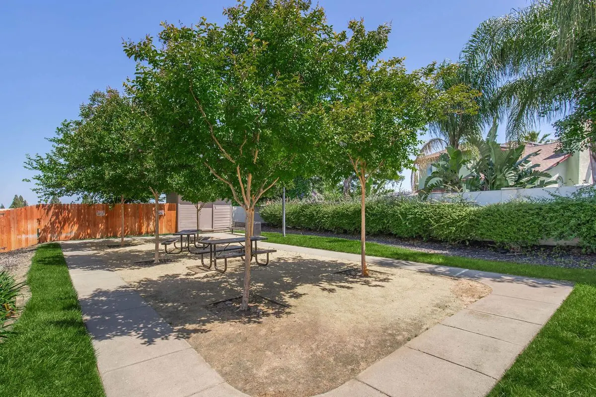Peppertree Apartments