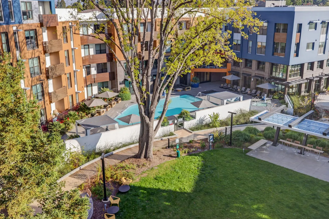 Sevens Luxury Apartment