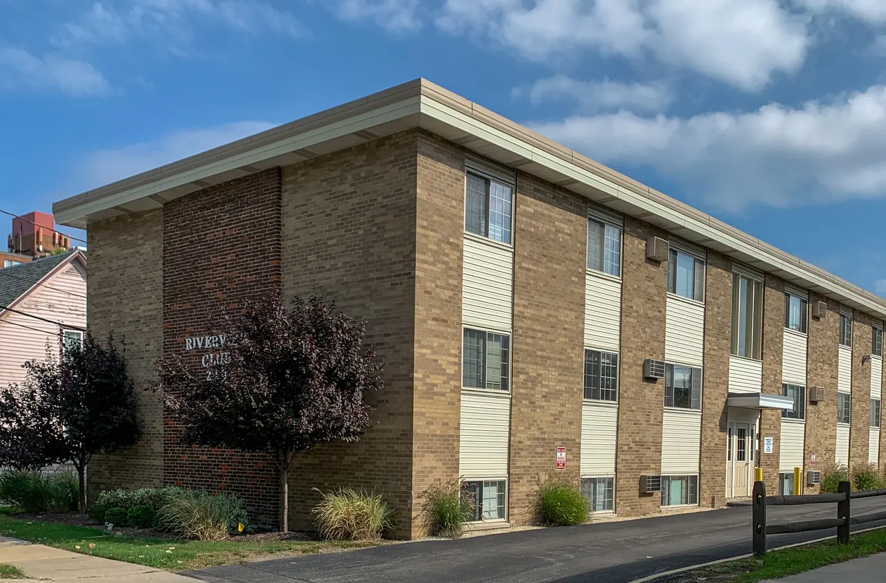 Riverview Club Apartments