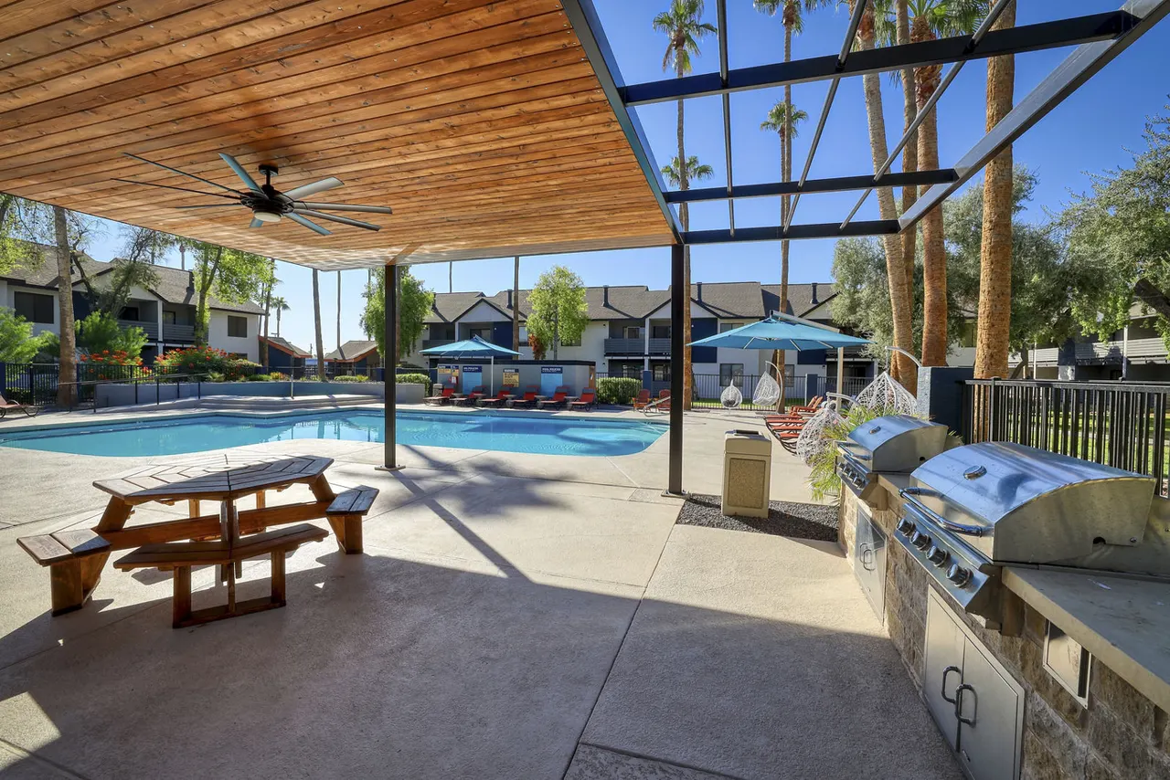 Off Broadway Apartments