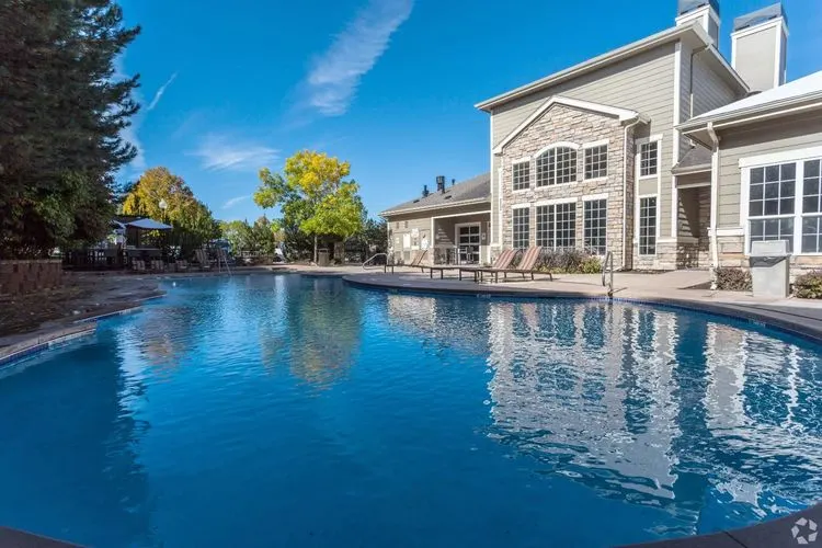 The Ridge at Lowry Apartments