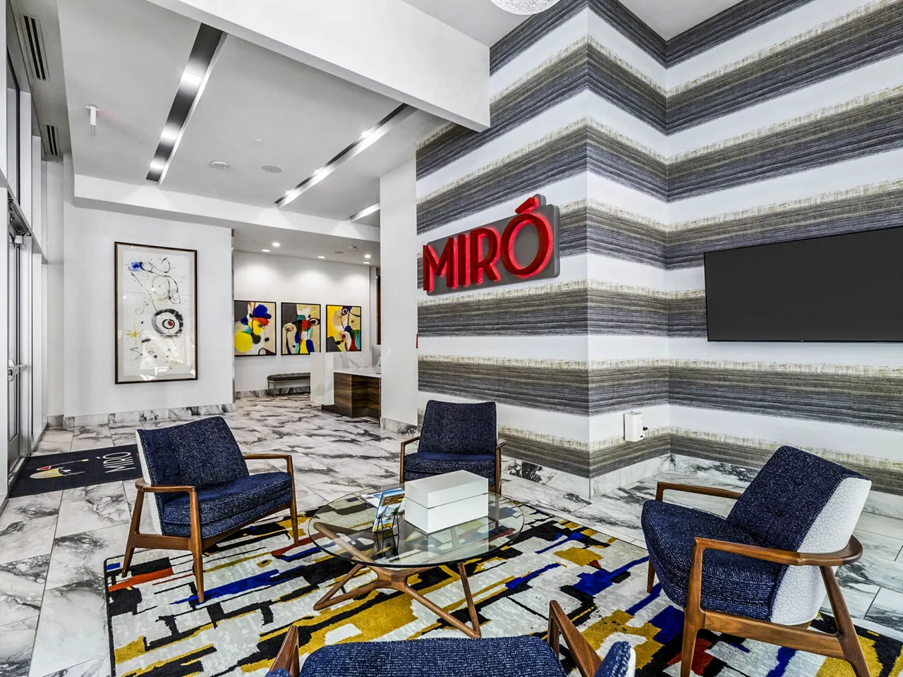 Miro Apartments