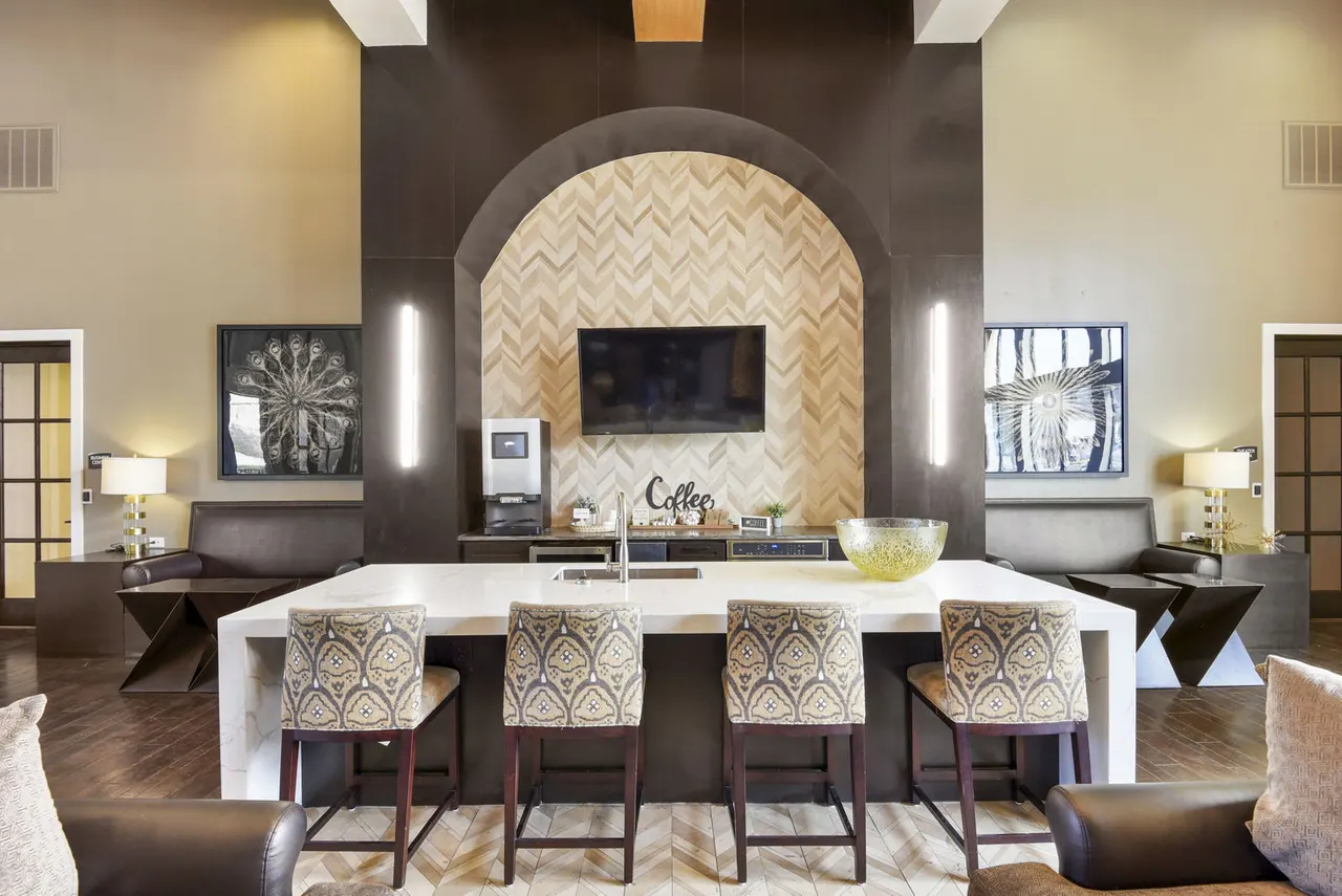 Lenox Stone Oak Apartments