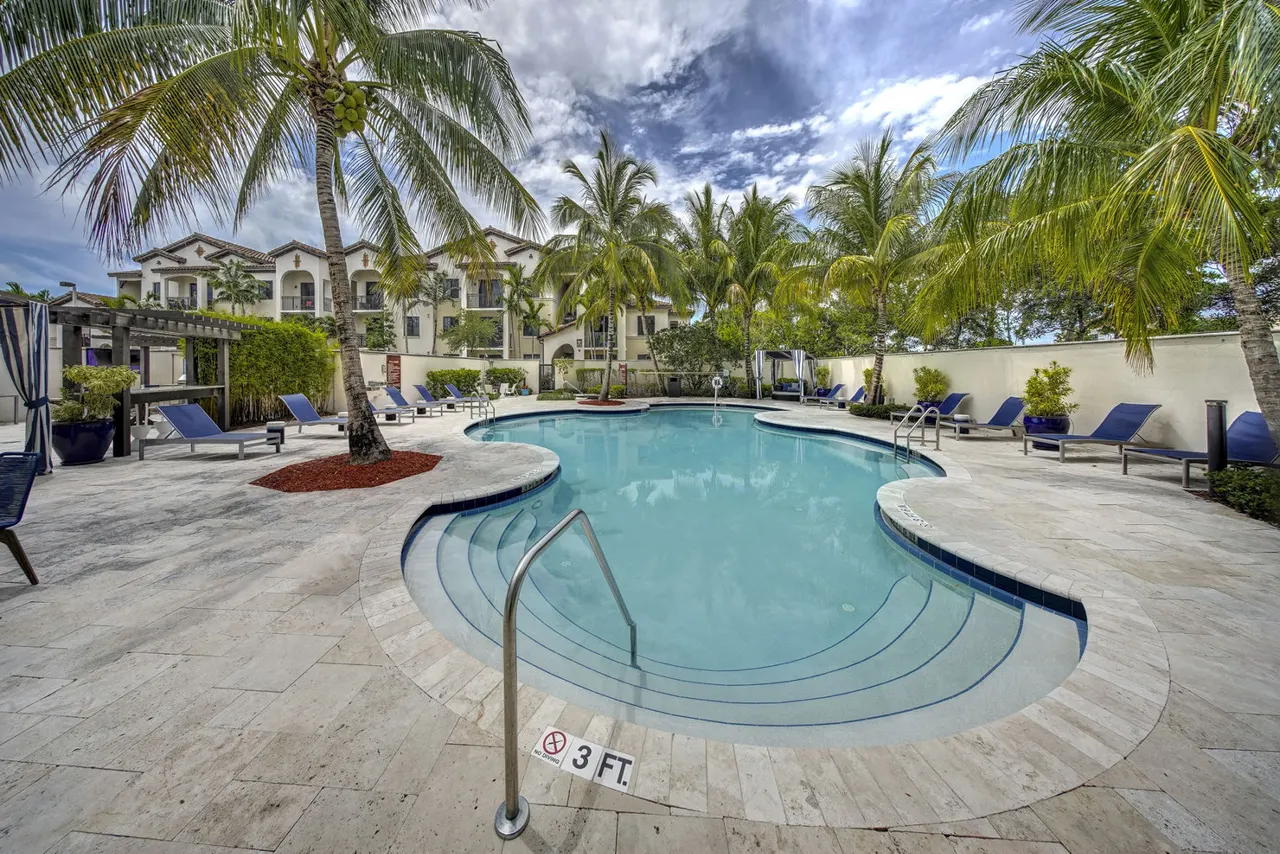Solle Davie Apartments