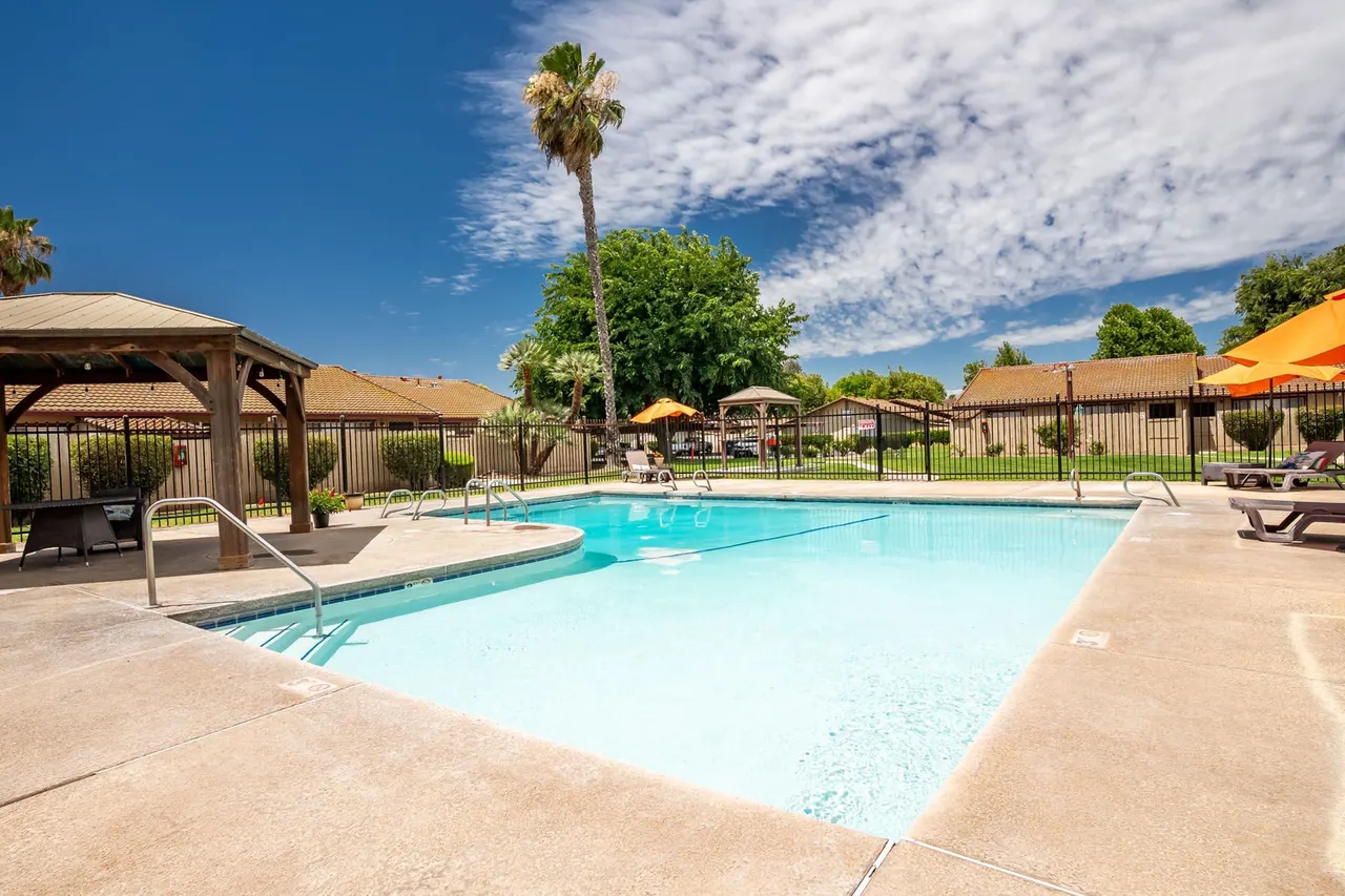 Meadowlark Apartments