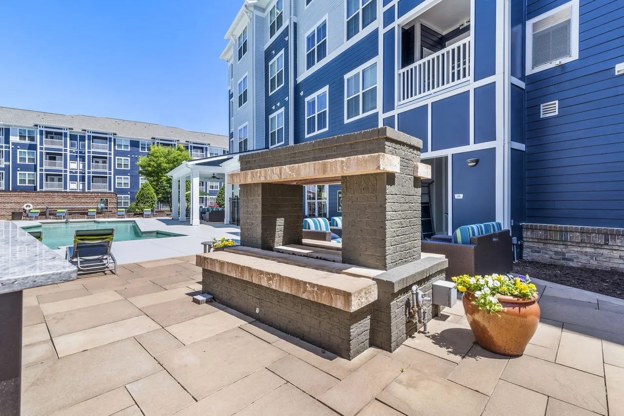Level at 401 Apartments