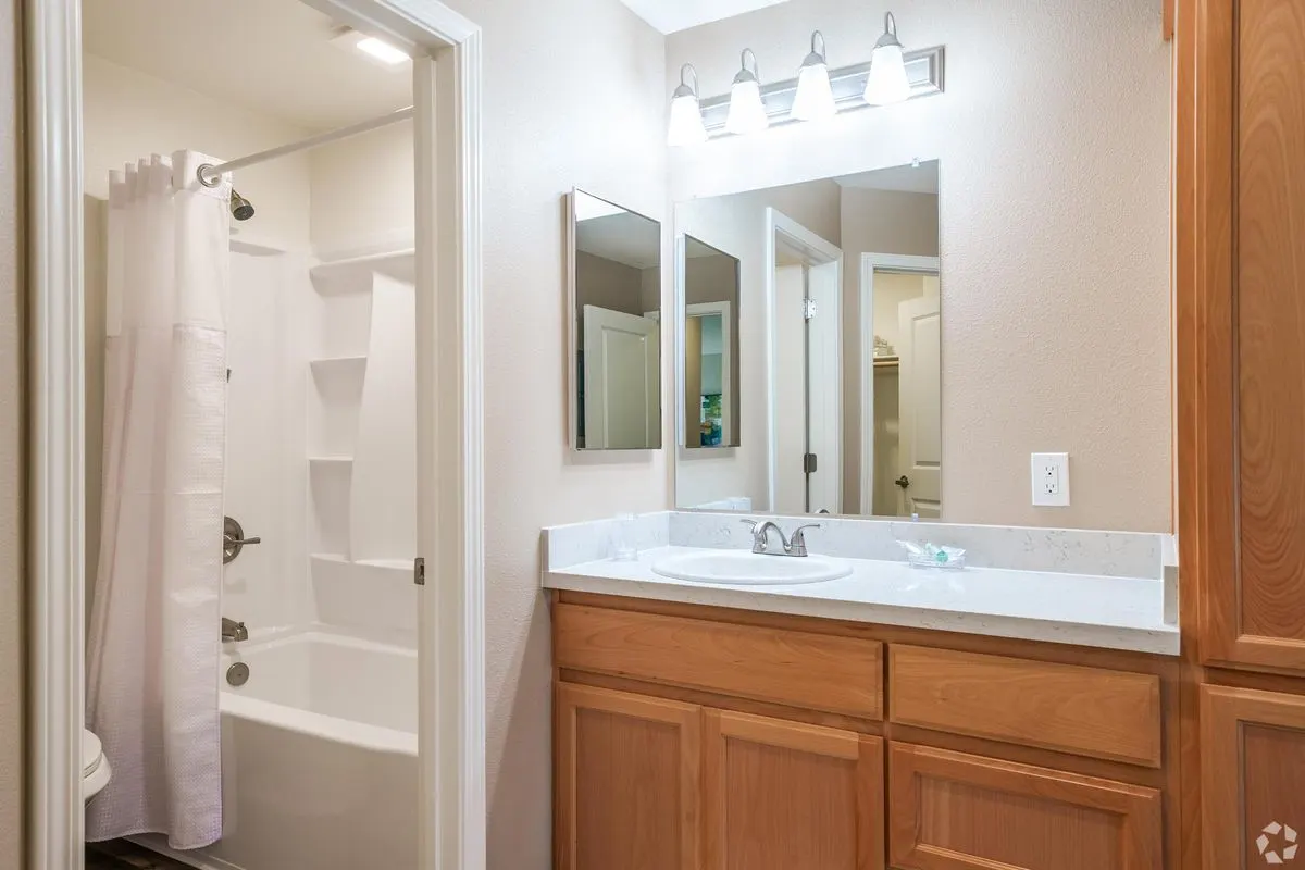 Woodland Hills Apartment Homes