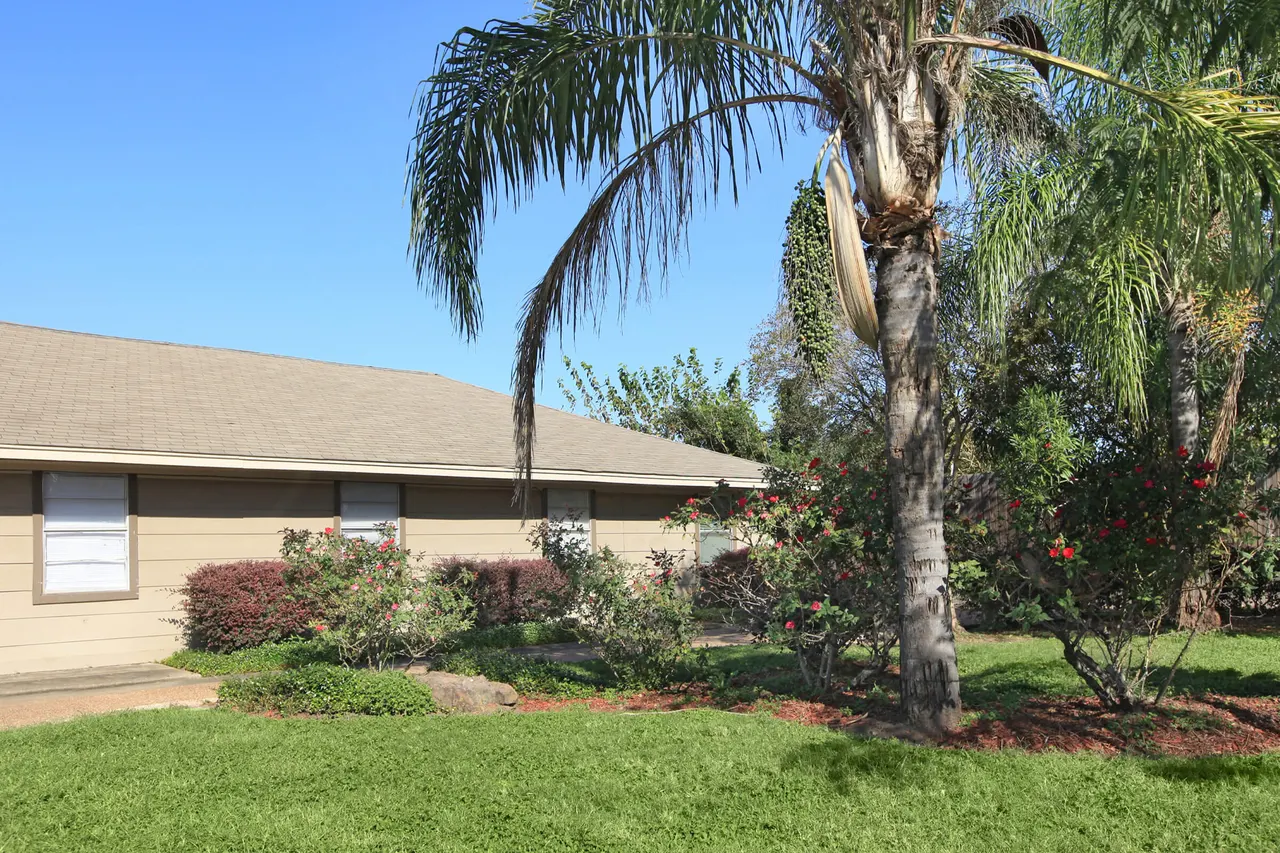 Southlawn Palms Apartments