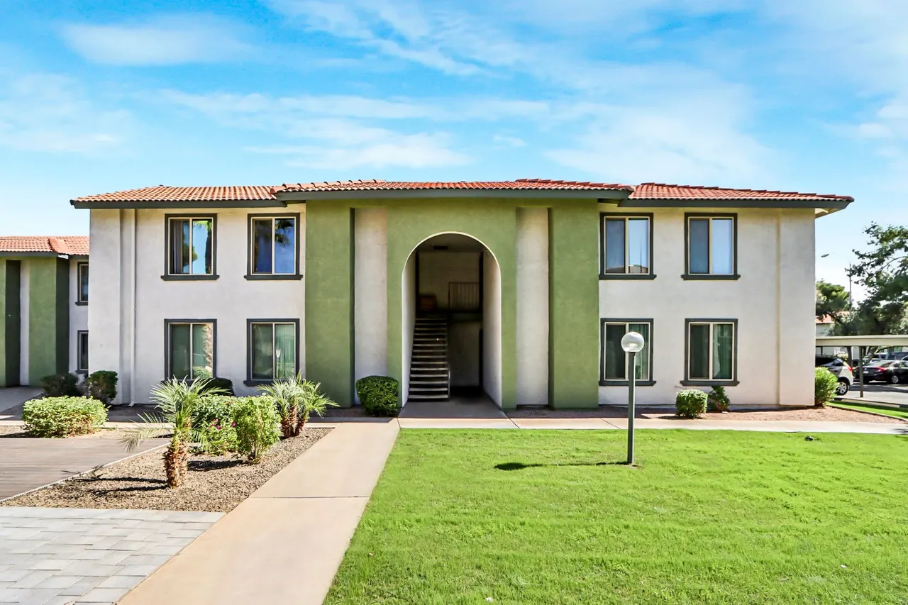 Sahara/Playa Palms Apartments
