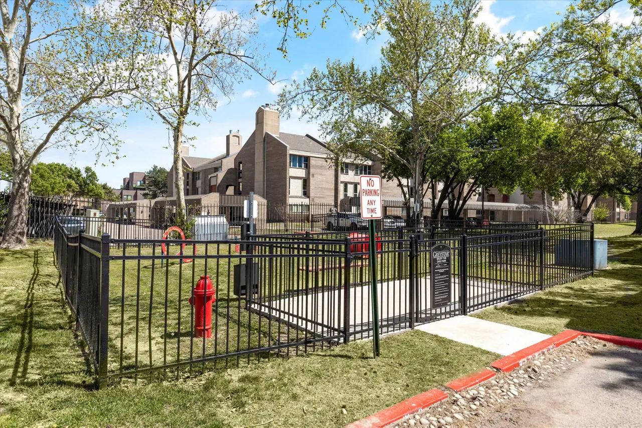 Sycamore Square South