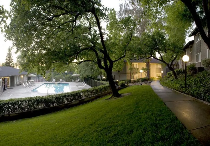 Summer Hills Apartments