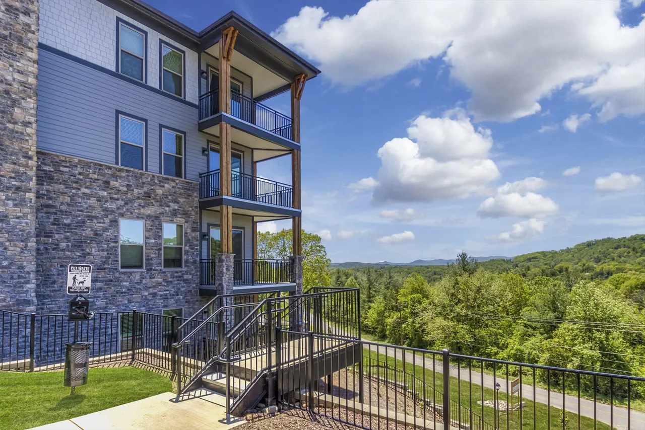 Enclave Piney Mountain