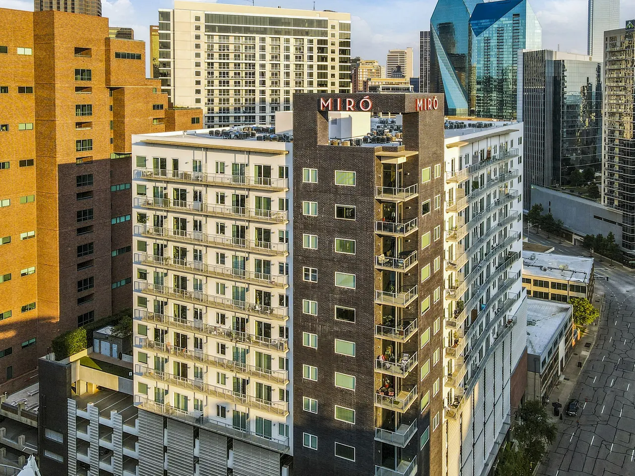Miro Apartments