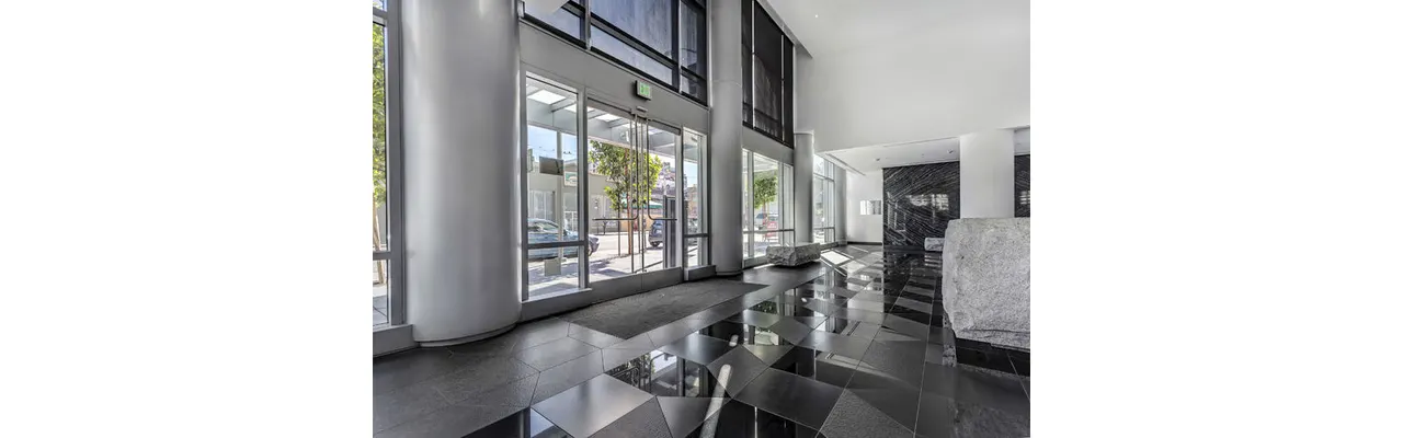 33 8th St