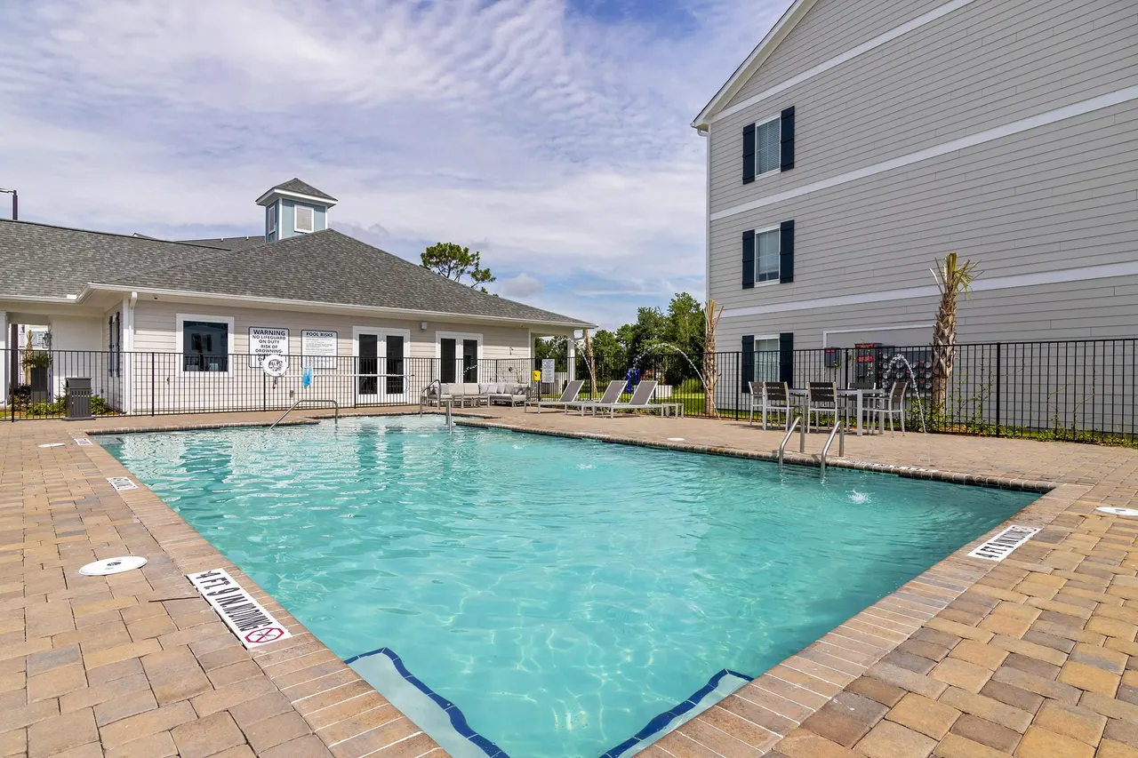 Pointe Grand Kingsland Apartments