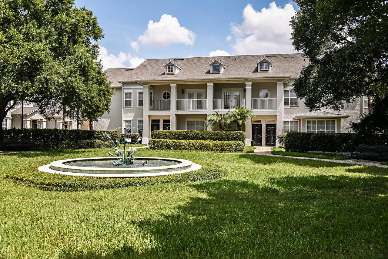 Park Central Apartments - Manor Row