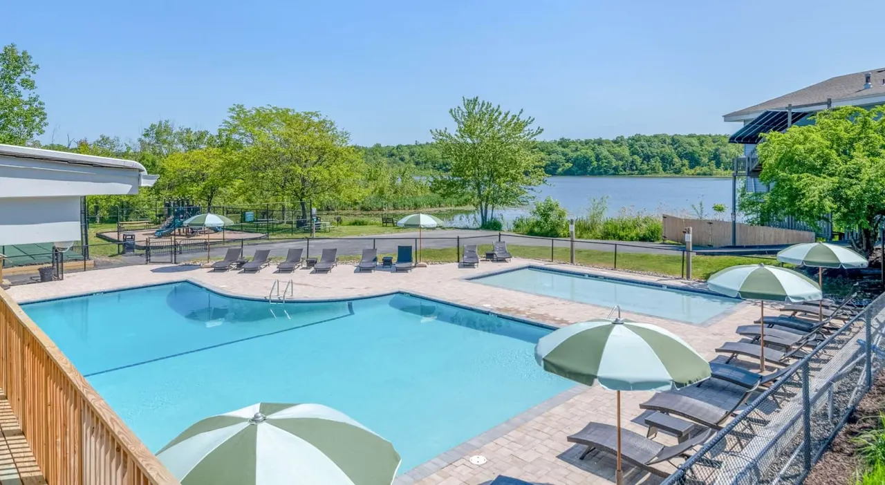 Lakeshore Preserve Apartments