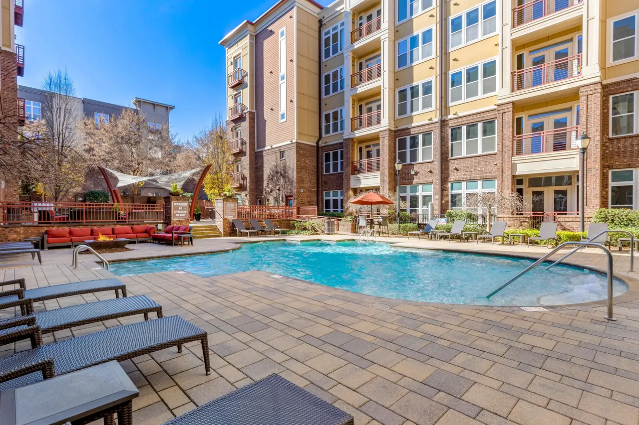 Metro 808 Apartments