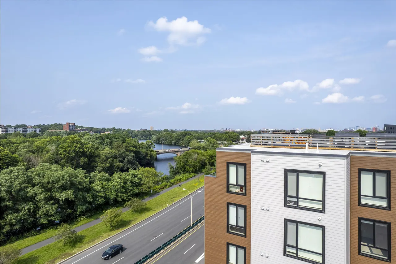 1550 on the Charles