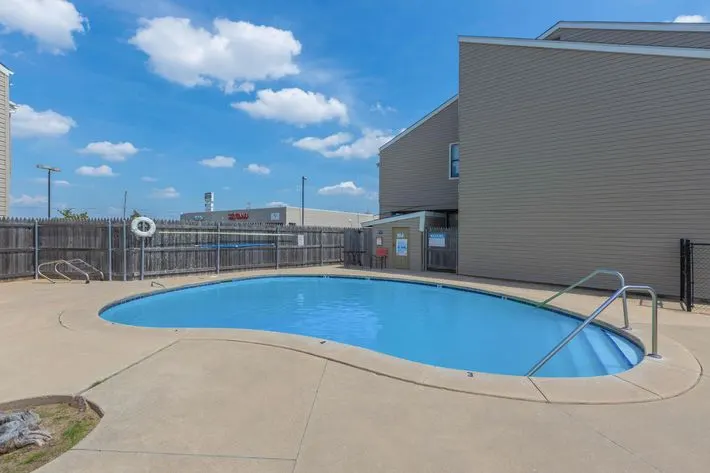 Lightning Creek Apartments