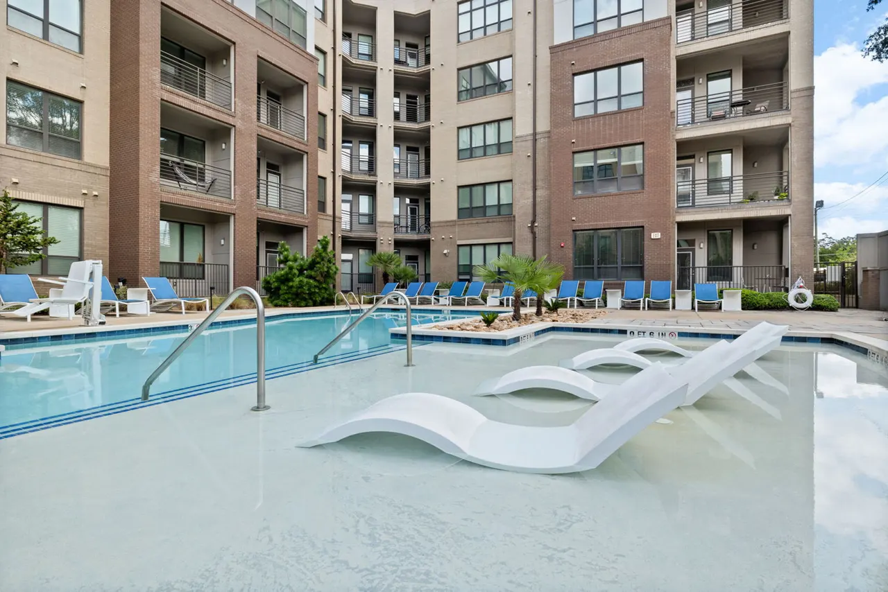 810 Ninth Apartments