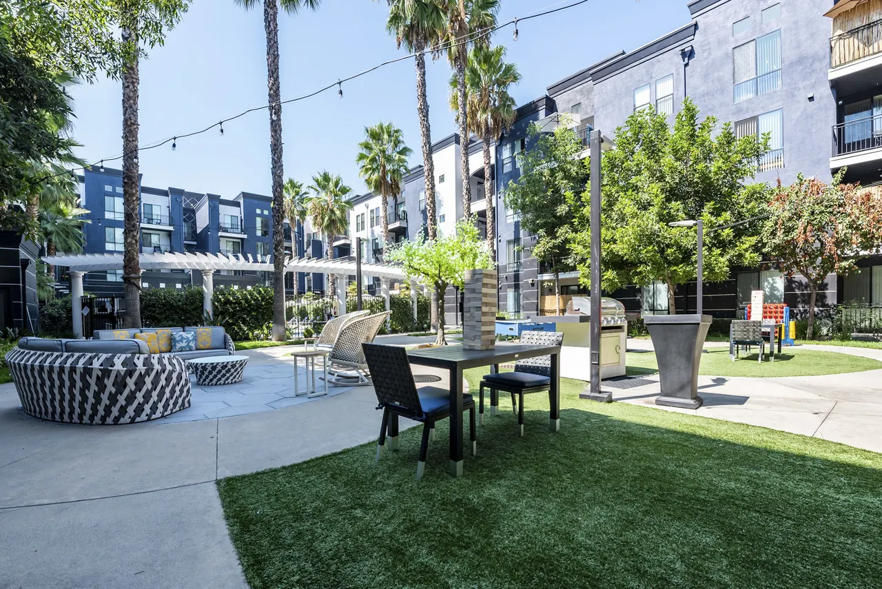 The Gallery at NoHo Commons Apartments