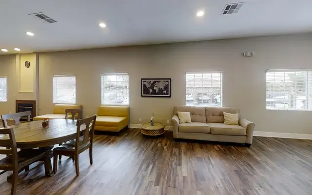 Lake Tonopah Apartments