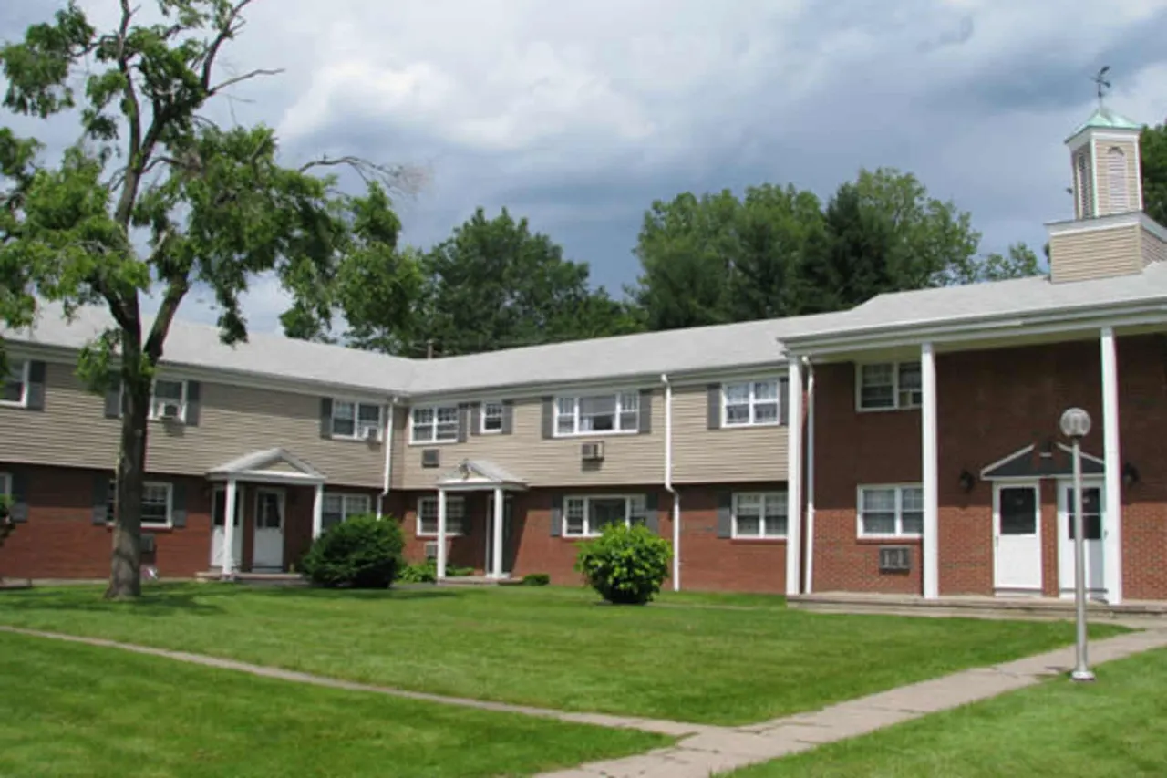 Deerfield Windsor Apartments