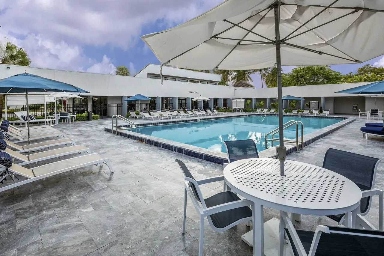 Emerald Bay Club Apartments