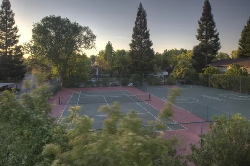 Summer Hills Apartments