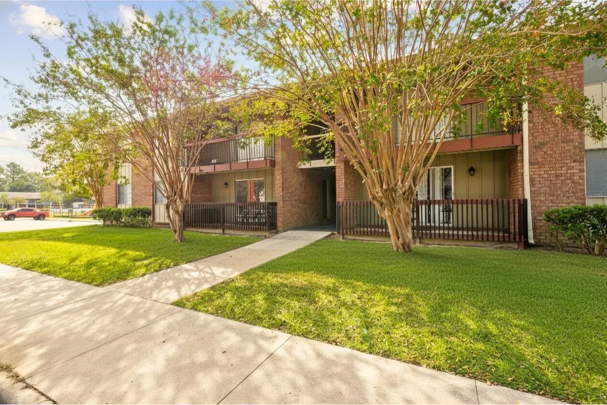 Lakeside Lakeview Apartments