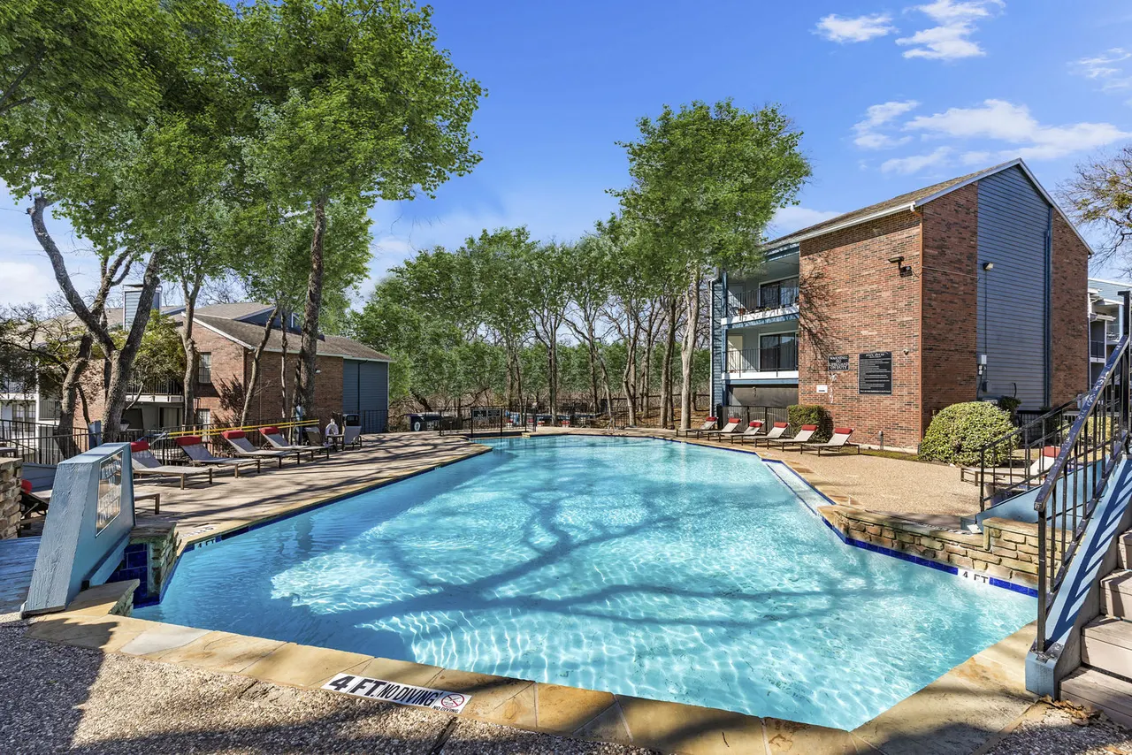 Wood Hollow Apartments