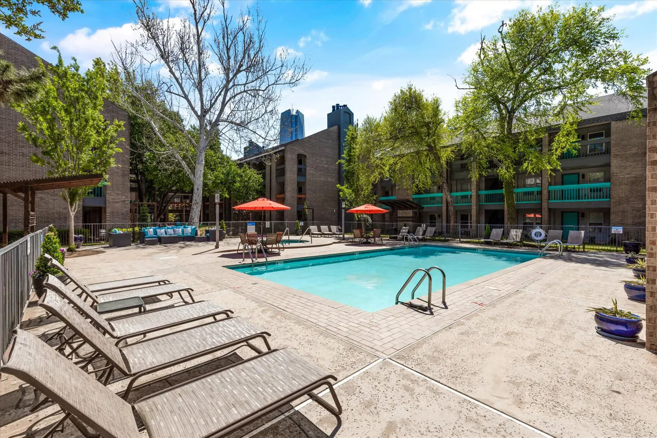 Sycamore Square South