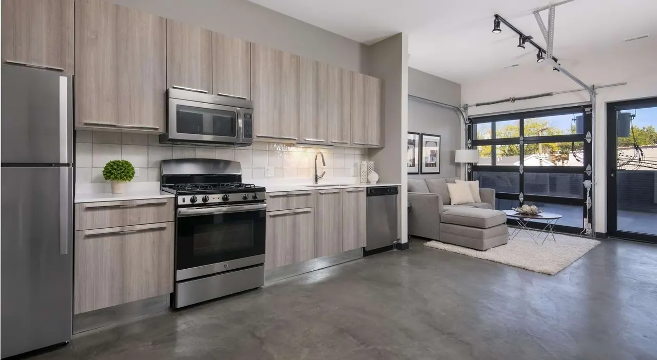 1647 N Milwaukee Apartments