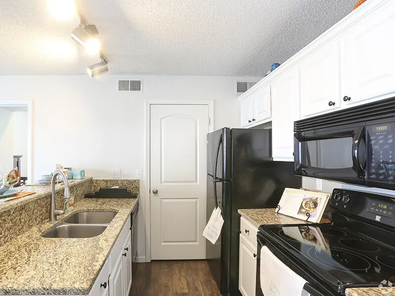 Pinegate Apartments