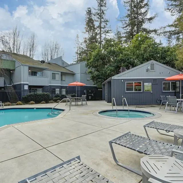 Oak Pointe Apartments