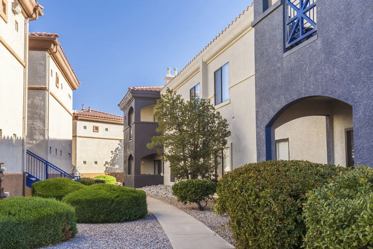 Ventana Canyon Apartments