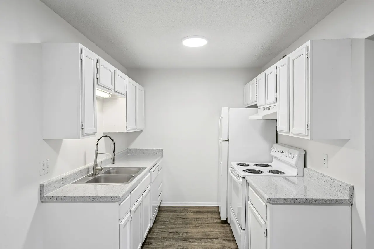 Spring Hill Plaza Apartments
