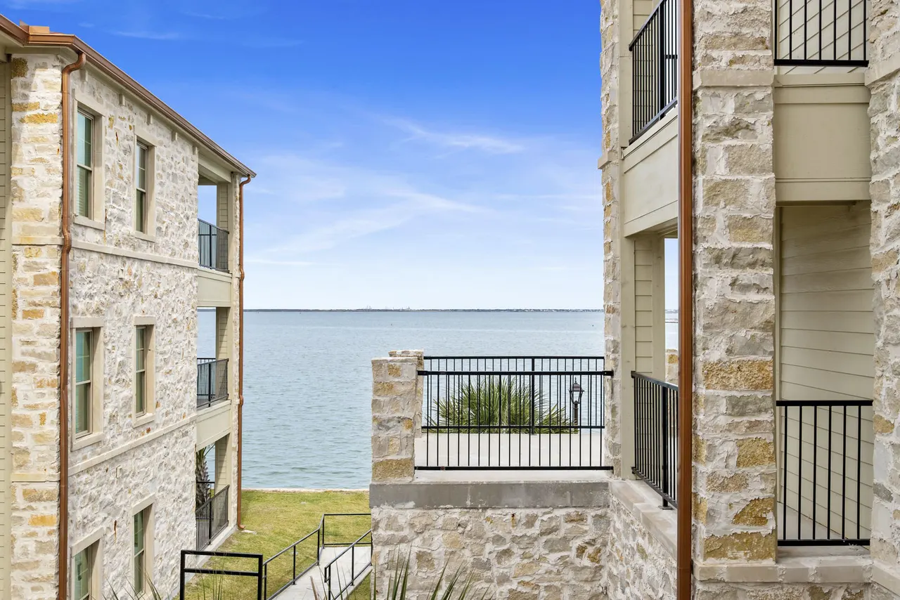 Lighthouse Pointe