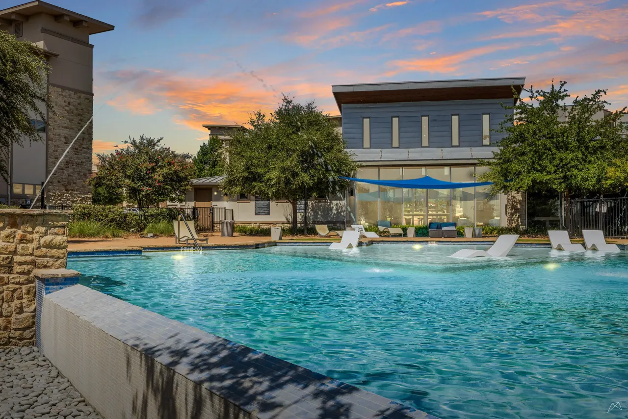 The Summit at Rivery Park Apartments